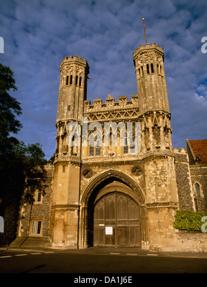 C'Fyndon 14 menant à la King's School, Canterbury, Kent, était autrefois l'entrée principale de St Augustine's Abbey. Banque D'Images