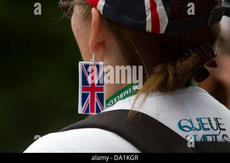 Wimbledon, Londres, Royaume-Uni. 1er juillet 2013. Un fan de tennis portant des boucles d'union jack au jour 7 de l'édition 2013 des championnats de tennis de Wimbledon : Crédit amer ghazzal/Alamy Live News Banque D'Images