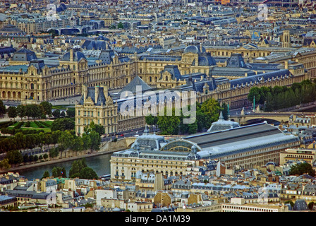 Vue sur Paris depuis la tour Eiffel - Louvre Banque D'Images