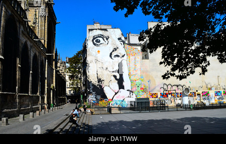 Street art à Place Igor Stravinsky, Centre Pompidou, Paris Banque D'Images