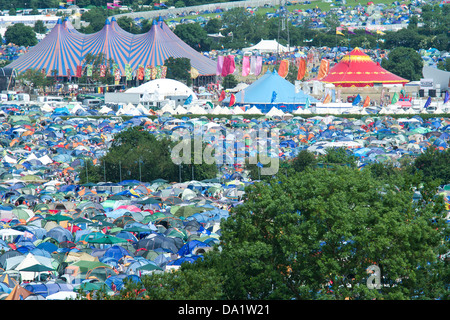 Tentes tentes, tentes,. La vue depuis la tour. 2013 Le festival de Glastonbury, digne ferme, Glastonbury. 29 juin 2013. Banque D'Images