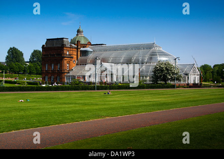 People's Palace et Winter Gardens Glasgow Green Banque D'Images