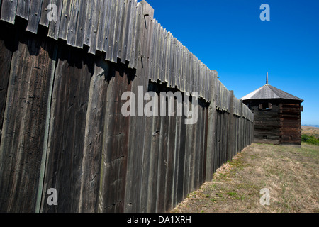 Vue détaillée de l'extérieur des murs du fort blockhaus avec, Fort Ross State Historic Park, Sonoma County, Californie, États-Unis d'Amérique Banque D'Images