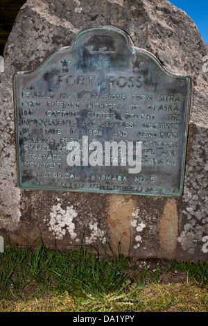 FORT ROSS est fondée en 1812 par les Russes de Sitka. Lorsque les Russes se sont retirés à l'Alaska, 1841, le capitaine Sutter ont acheté les améliorations et des fournitures. Acquis en 1906 par l'État et autres bâtiments restaurés - Chapelle Orthodoxe grecque, Commandants Quarts et Stockade. Aujourd'hui un monument historique de l'État. Monument Historique n° 5 Ministère des Travaux publics - Division de la Voirie Banque D'Images