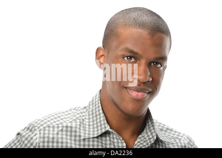 Portrait of young African American man smiling isolé sur fond blanc Banque D'Images