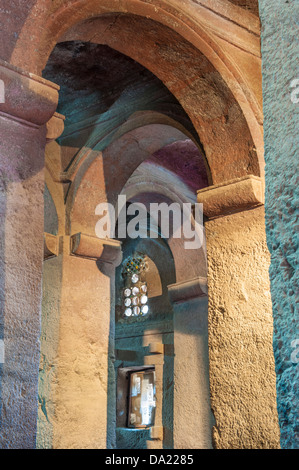 Rock-cut monolithique Église de Bete Medhane Alem, l'intérieur, Lalibela, Éthiopie Banque D'Images