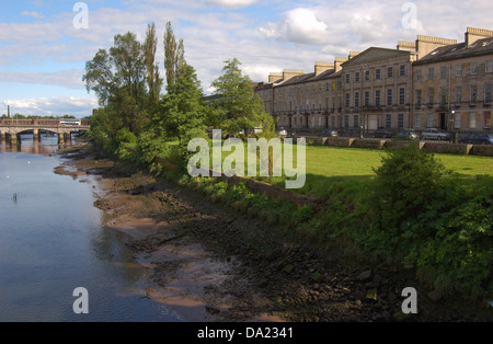 Bord de l'eau sur la rive sud de la rivière Clyde à Glasgow, Ecosse Banque D'Images