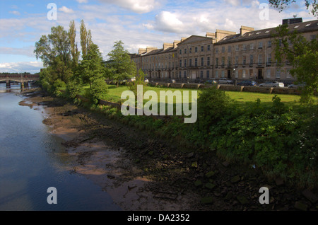 Bord de l'eau sur la rive sud de la rivière Clyde à Glasgow, Ecosse Banque D'Images