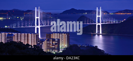 Megami travées des ponts dans la baie de Nagasaki Nagasaki, Japon. Banque D'Images