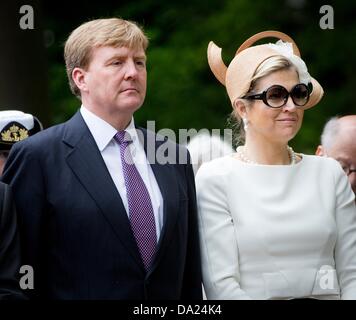 Amsterdam, Pays-Bas. 1er juillet 2013. Le roi Willem-Alexander et maxima des Pays-Bas La reine assister à la cérémonie de commémoration de la fin de l'esclavage il y a 150 ans à l'esclavage National Monument à Amsterdam, Pays-Bas, 1 juillet 2013. Photo : Patrick van Katwijk/dpa/Alamy Live News Banque D'Images