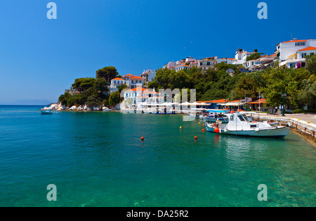 L'île de Skiathos en Grèce. Vue sur le vieux port. Banque D'Images