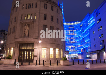 Médias de diffusion. Récemment rénové, l'BBC Broadcasting House a été officiellement inaugurée par Sa Majesté la Reine le 7 juin 2013. Londres. L'Angleterre. UK. Banque D'Images