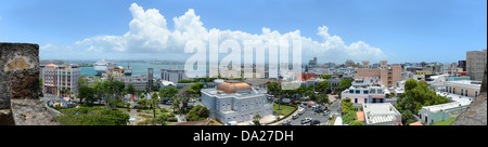 Le vieux San Juan Puerto Rico vue depuis le fort San Cristobal - 5 images de couture Banque D'Images