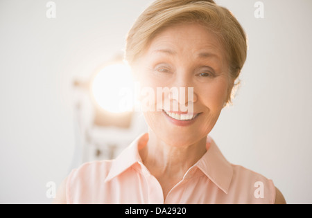 Portrait of a senior woman smiling Banque D'Images