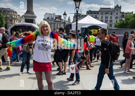 Un travesti dans les célébrations de la fierté de Londres. Banque D'Images