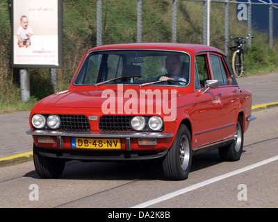 La Triumph Dolomite 1850 HL* de 1978 est une voiture classique britannique, présentée au *Nationaal Oldtimer Festival* de Zandvoort en 2010. Ce modèle est connu pour son design élégant et son moteur puissant, représentant l'âge d'or de l'automobile britannique. Banque D'Images