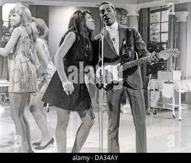 IKE et Tina Turner-nous sur "Le duo pop Peter Cook et Dudley Moore Show' sur la télévision britannique en 1968 Banque D'Images