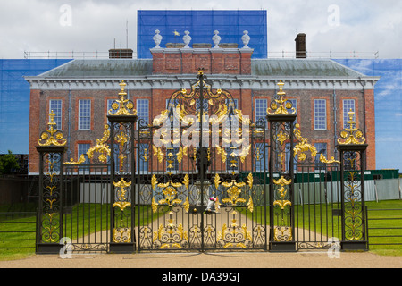Le palais de Kensington, rénovation, portes et scaffoled illustration façade Banque D'Images