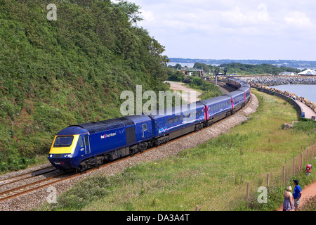 Un FGW TVH passe Rock Langstone, Dawlish avec 1C04 0730 London Paddington à Penzance le 21/07/12. Banque D'Images