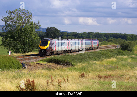 Un XC voyager au nord par Norton, Worcerstershire avec un service lié Leeds le 30/07/12. Banque D'Images