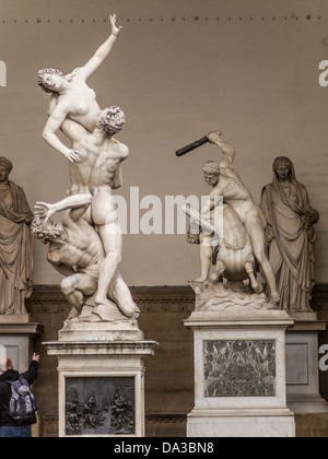 Italie,Toscane,Florence, Loggia dei Lanzi et Ratto delle Sabine statue. Banque D'Images