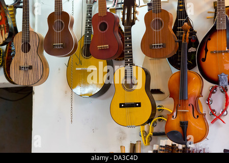 Guitares dans le vieux quartier de Hanoi, Vietnam Banque D'Images