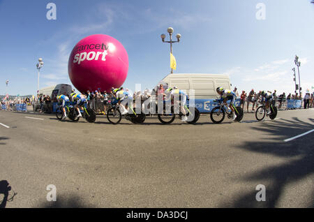 Nice, France. 2 juillet 2013, au cours de la concurrence de l'équipe. 25 km contre-la-montre par équipes et la quatrième étape de la 100e édition du Tour de France cycliste le 2 juillet 2013 autour de Nice, France Crédit : Natasha St-Pier rédaction/borzicchi Alamy Live News Banque D'Images