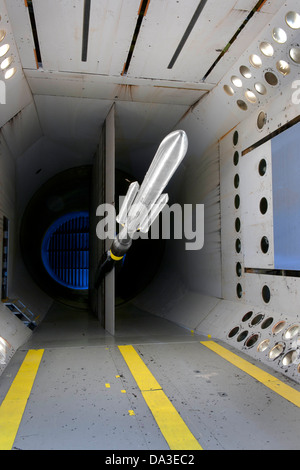 Système de lancement de la NASA Langley modèle buffet du Centre Chercheur dynamique transsonique SLS Tunnel modèle 'vole' Banque D'Images