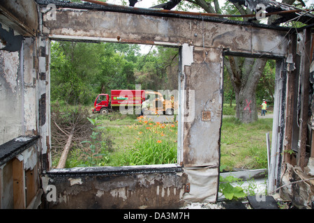 Detroit, Michigan - Le Detroit bactérien nettoie l'Autorité 14 blocs de l'Brightmoor quartier. Banque D'Images