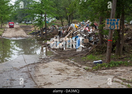 Detroit, Michigan - Le Detroit bactérien nettoie l'Autorité 14 blocs de l'Brightmoor quartier. Banque D'Images