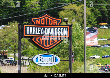 Un signe à un concessionnaire Harley Davidson. Banque D'Images