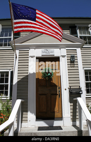 Entrée d'une ancienne maison d'un vol de 13 étoiles du drapeau américain à Boston, Massachusetts Banque D'Images