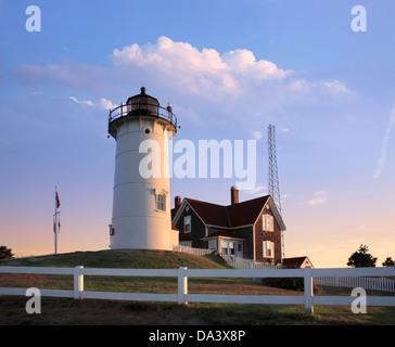 Tôt le matin à l'Nobska Point Lighthouse, Woods Hole, Cape Cod, Massachusetts, USA Banque D'Images