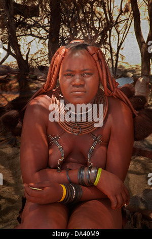 Femme Himba, près de l'ISU, la Namibie, l'Afrique Banque D'Images
