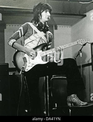 Guitariste rock UIK RON Wood en 1975. Photo Laurens van Houten Banque D'Images