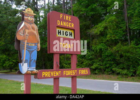 Tallahassee Florida,Apalachicola National Forest,Leon éviers,signe,logo,entrée,Smokey l'ours,icône,prévenir les feux de forêt,danger élevé aujourd'hui,visiteurs tr Banque D'Images