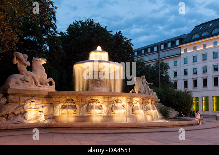 Wittelsbacher brunnen, maximiliansplatz, Munich, Bavière, Allemagne Banque D'Images