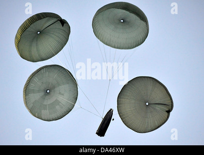 Une des opérations spéciales de la Marine américaine à coque rigide est abandonné par le parachute pendant la formation le 8 juin 2010 à Ft. Walton Beach, FL. Banque D'Images