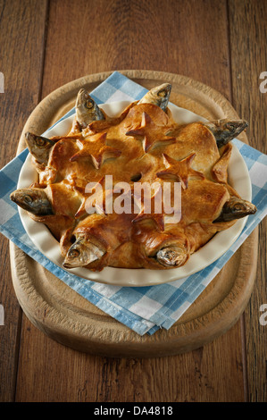 Stargazy pie West Country fish dish Cornwall UK Banque D'Images