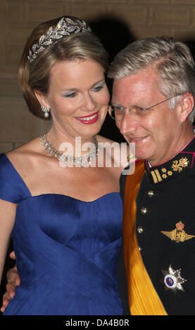 Le Prince Philippe, La Princesse Mathilde de Belgique d'arriver pour le dîner de gala à l'occasion du mariage du Prince Guillaume, le Grand-duc de Luxembourg et de la Comtesse Stéphanie de Lannoy au palais grand-ducal dans la ville de Luxembourg, vendredi 19 octobre 2012. Photo : PRE-Albert Nieboer / Pays-Bas OUT Banque D'Images