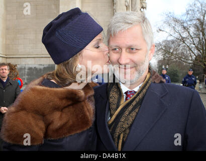 Le Prince Philippe et la Princesse Mathilde de Belgique assister à la messe spéciale pour commémorer le décès de membres de la famille royale belge à l'église Notre Dame à Bruxelles, Belgique, 16 février 2012. Photo : Patrick van Katwijk Pays-bas OUT Banque D'Images