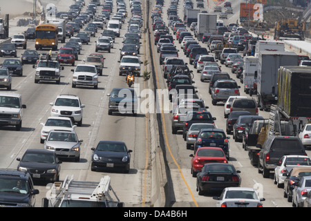 Los Angeles, CA - le 25 mai : freeway traffic en direction nord - sud sur l'autoroute à Los Angeles en Californie, États-Unis le 25 mai 2007. Banque D'Images