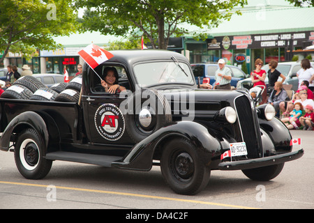 AURORA, ONTARIO, CANADA- 1 juillet : Fête du Canada à Parad partie de la rue Young, à Aurora le 1 juillet 2013 Banque D'Images