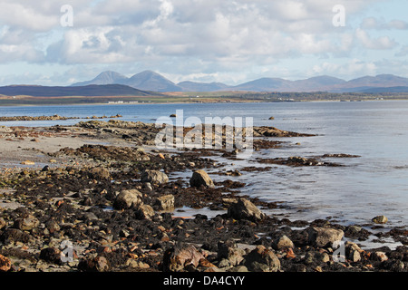 À Loch Indaal à partir de la rive ouest vers Bridgend avec les Pap du Jura en arrière-plan Islay Scotland UK Octobre 4878 Banque D'Images