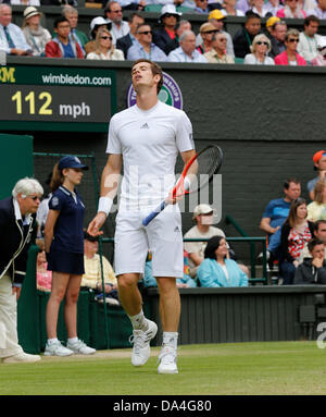 Wimbledon, Londres, Angleterre. 06Th Juillet, 2013. Jour 9 de la Le tennis de Wimbledon 2013 tenue à l'All England Lawn Tennis et croquet Club, Londres, Angleterre, Royaume-Uni. Mens quart de finale match de simple. Andy Murray (GBR) contre Fernando Verdasco ( ESP ) Crédit : Action Plus de Sports/Alamy Live News Banque D'Images