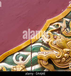 L'Nine-Dragon Wall (Jiulongbi) au parc Beihai, Beijing, Chine. Le mur a été construit en 1756 CE Banque D'Images