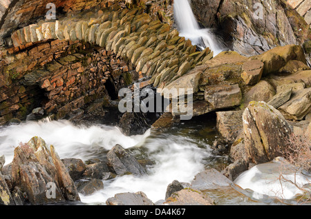 Rhaeadr Ogwen (Ogwen Falls) et d'Afon Ogwen dans le parc national de Snowdonia Gwynedd au Pays de Galles. Banque D'Images