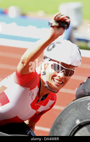 Edith Wolf (Suisse) célèbre après avoir remporté le womens (T53/T53) 1 500 mètres en fauteuil roulant à l'Athlétisme de l'IPC Sainsbury's Banque D'Images