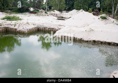 Gdansk, à côté de la plage. Lieu préparé par le développeur pour la construction d'un nouveau spa. Banque D'Images