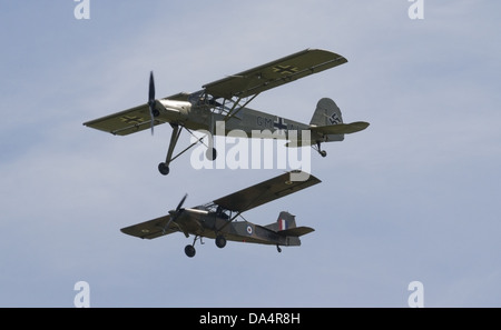 Fieseler storch et Auster AOP 11 en formation au cours d'une démonstration de vol Banque D'Images